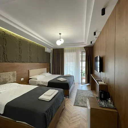Hotel Your *