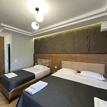 Hotel Your *